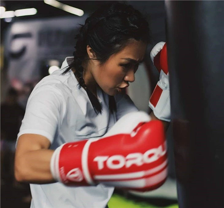 BOXING GLOVES FOR WOMEN